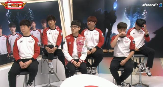 LPL微笑解说WE变脸现场：从摆到烂 已不值得破防